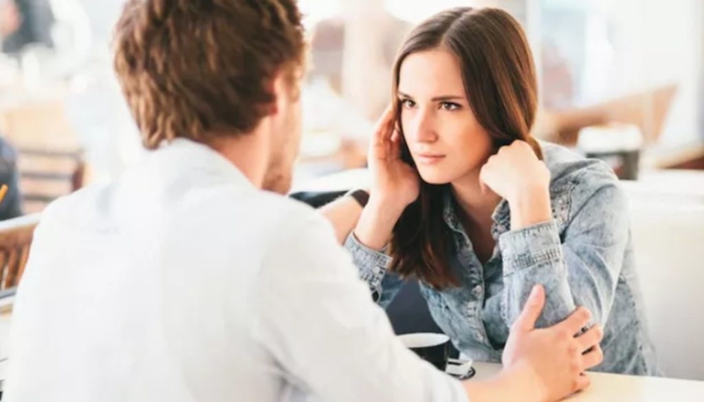 couple-making-serious-chat